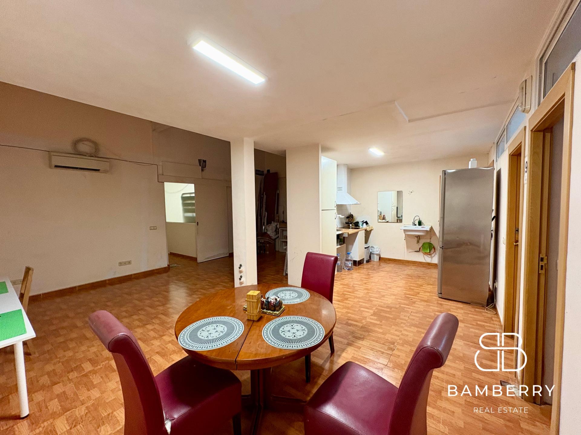 Spacious commercial premises with excellent transport links in Castelldefels-16