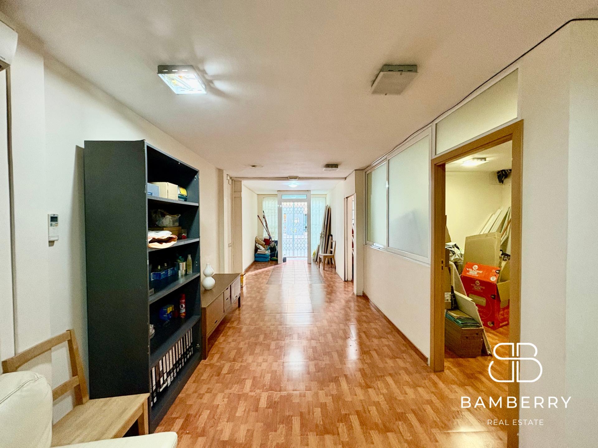 Spacious commercial premises with excellent transport links in Castelldefels-19