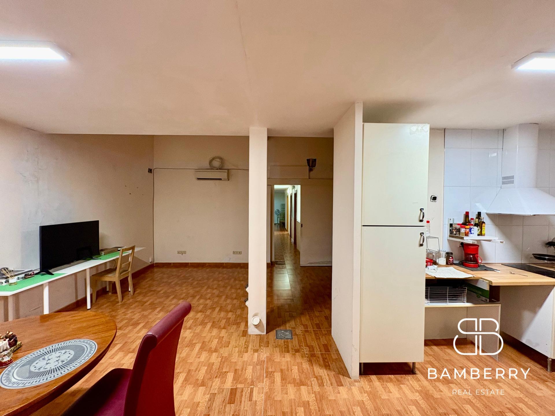 Spacious commercial premises with excellent transport links in Castelldefels-21