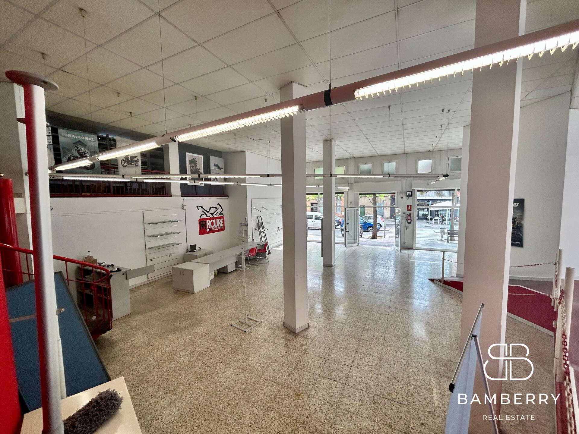 CORNER UNIT WITH LARGE SHOP WINDOW-2