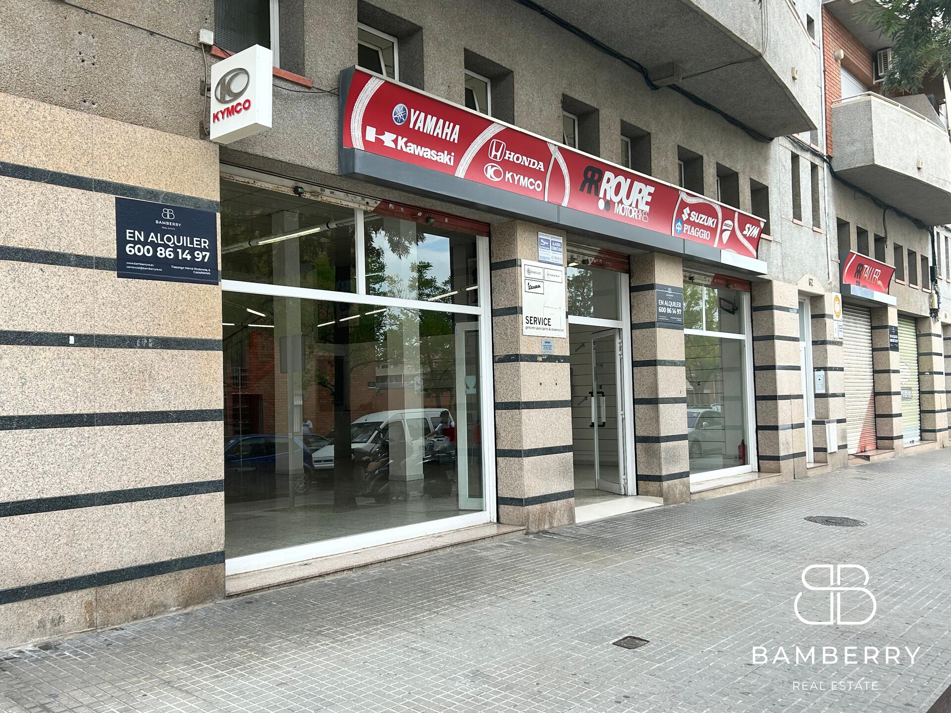 CORNER UNIT WITH LARGE SHOP WINDOW-4