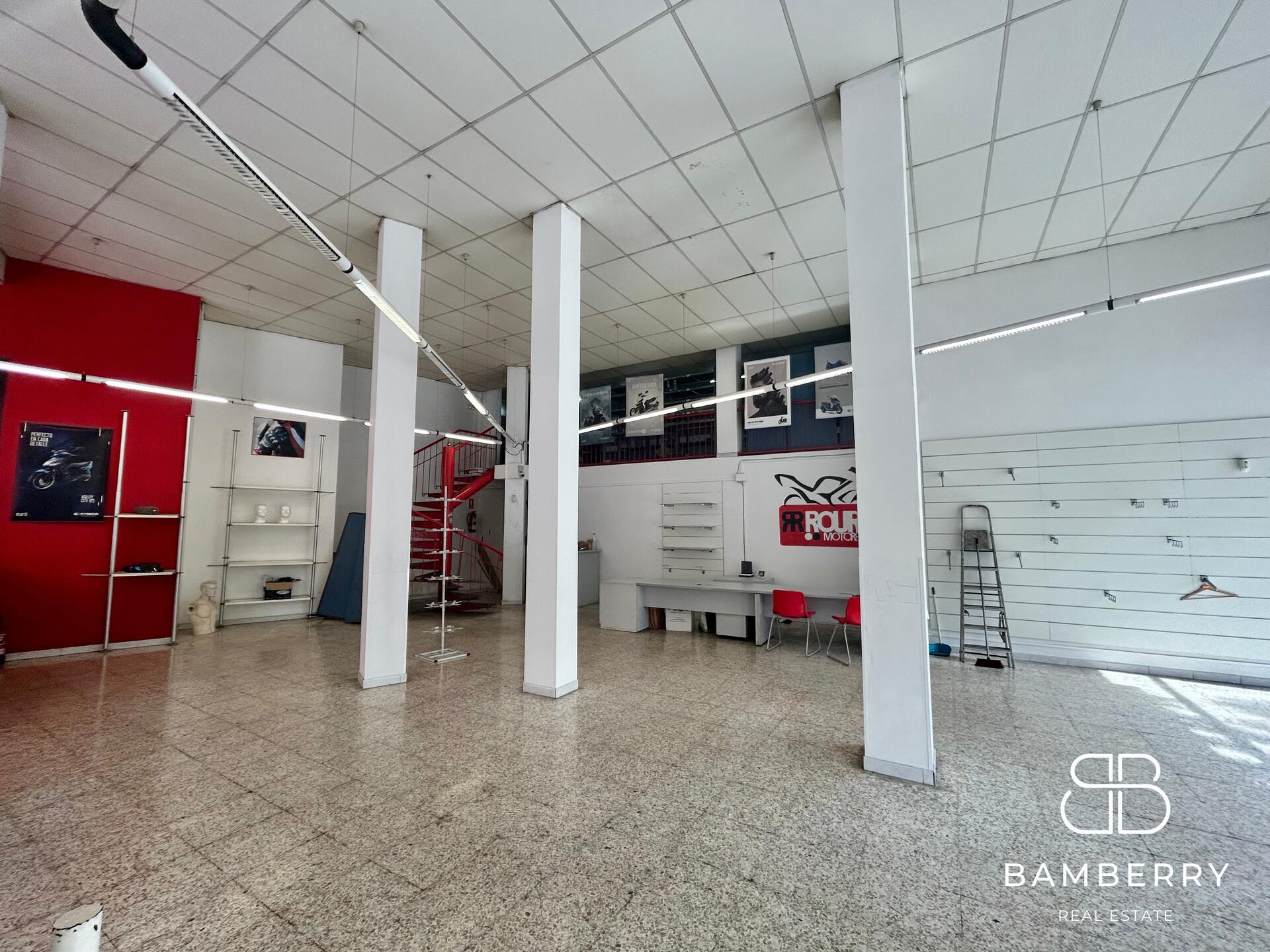 CORNER UNIT WITH LARGE SHOP WINDOW-8