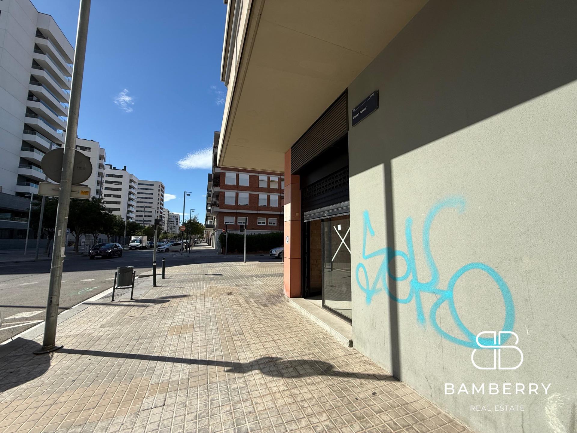 Corner premises in a modern building (2022), with great visibility and a wide façade in Badalona. Perfect to make your business stand out in a highly busy area.-15