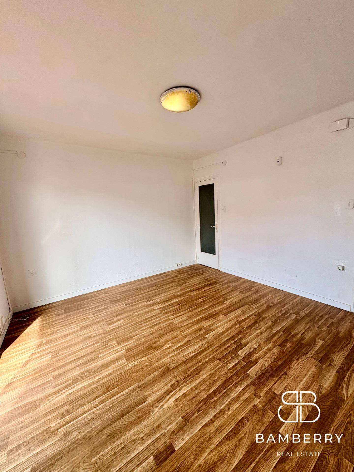 Piso luminoso con terraza en Premià de Mar, cerca de Barcelona-1