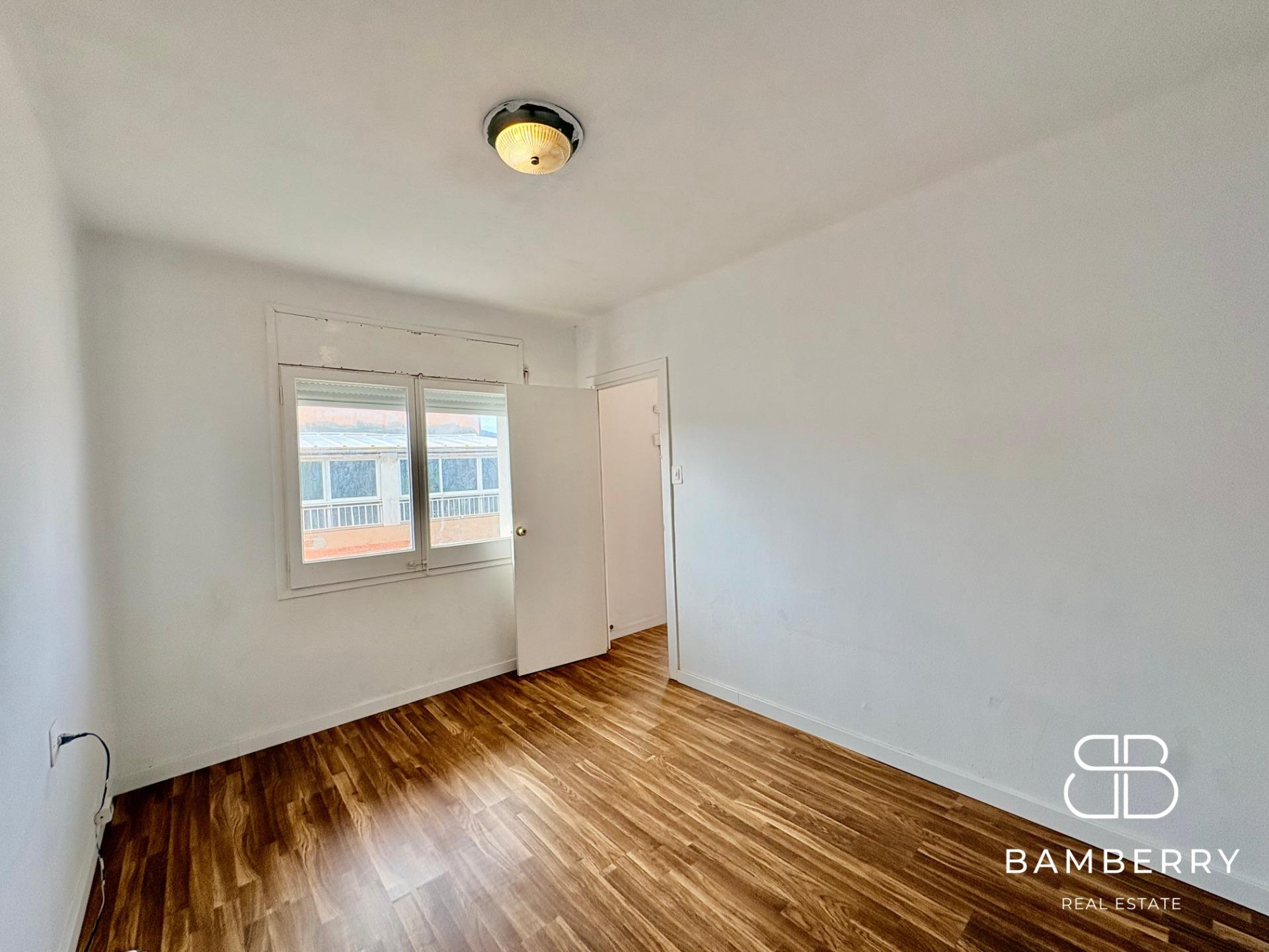 Piso luminoso con terraza en Premià de Mar, cerca de Barcelona-10