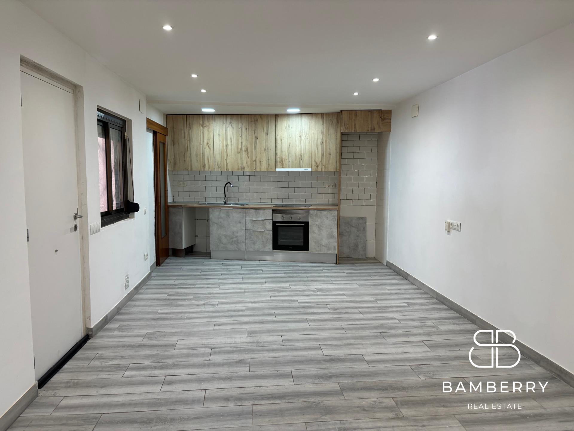 Planta baja con entrada independiente y terraza-5