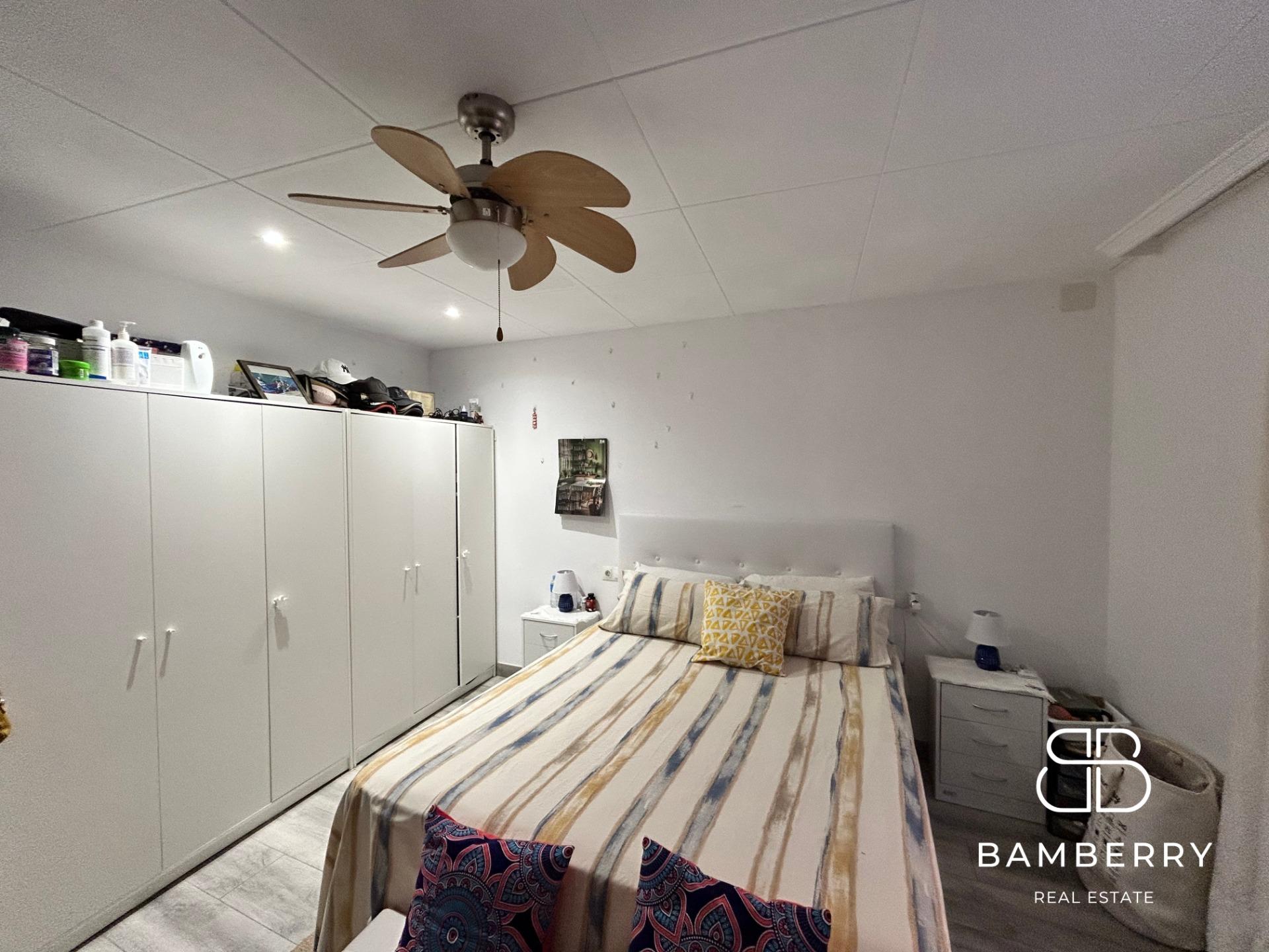 Planta baja con entrada independiente y terraza-16