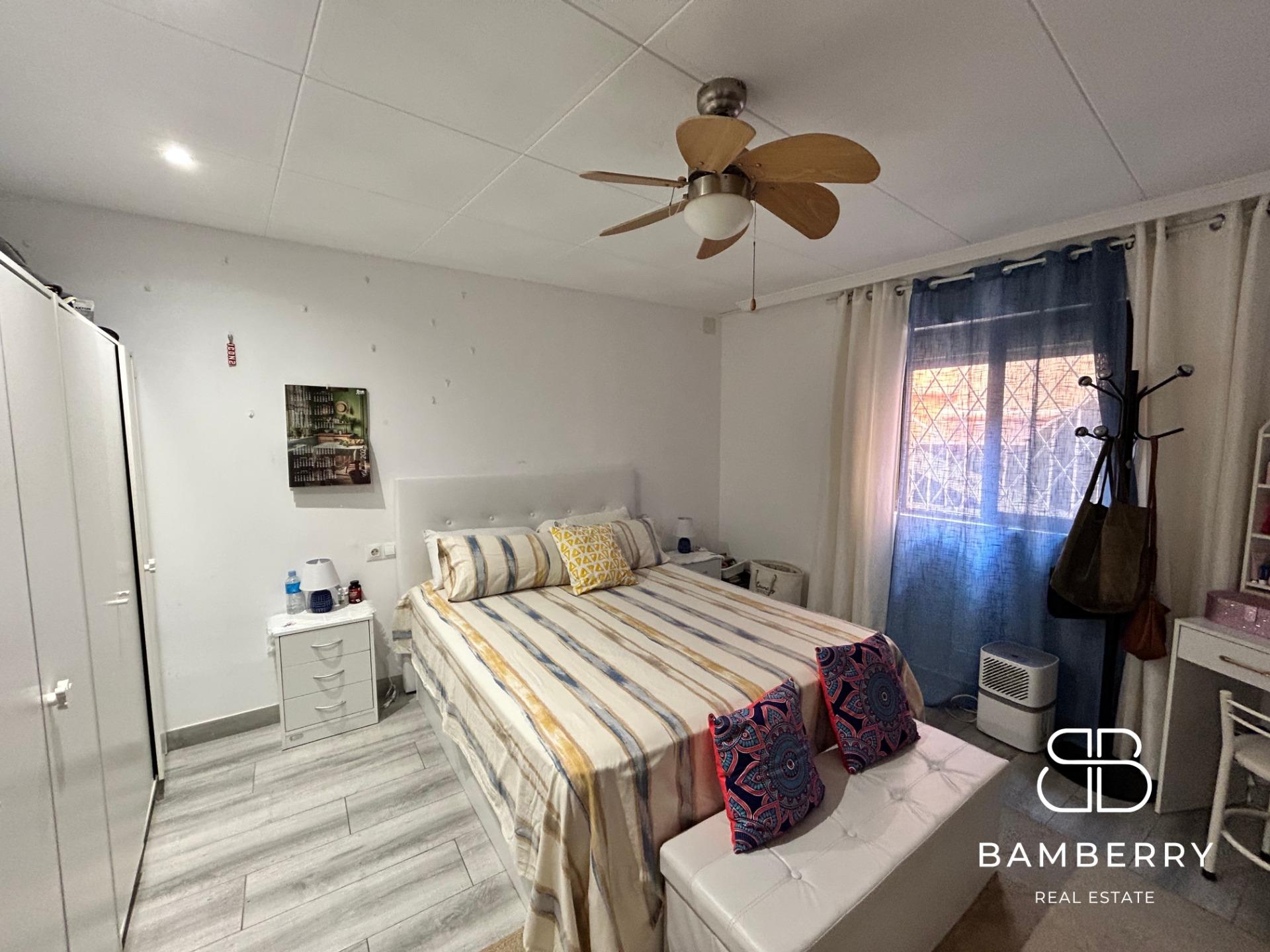 Planta baja con entrada independiente y terraza-18