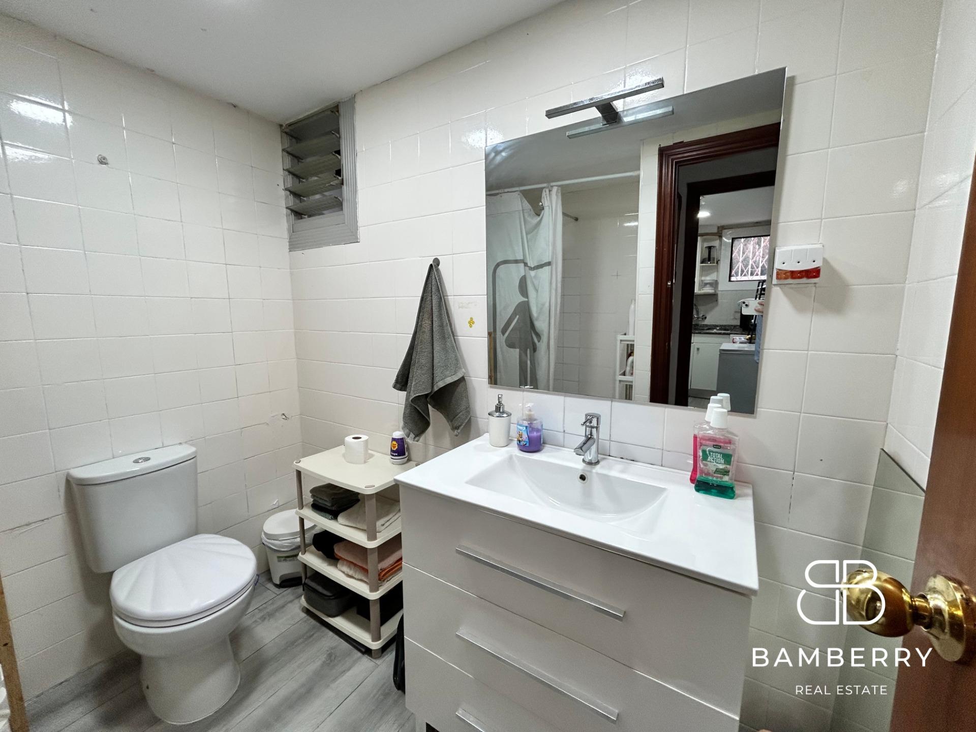 Planta baja con entrada independiente y terraza-27