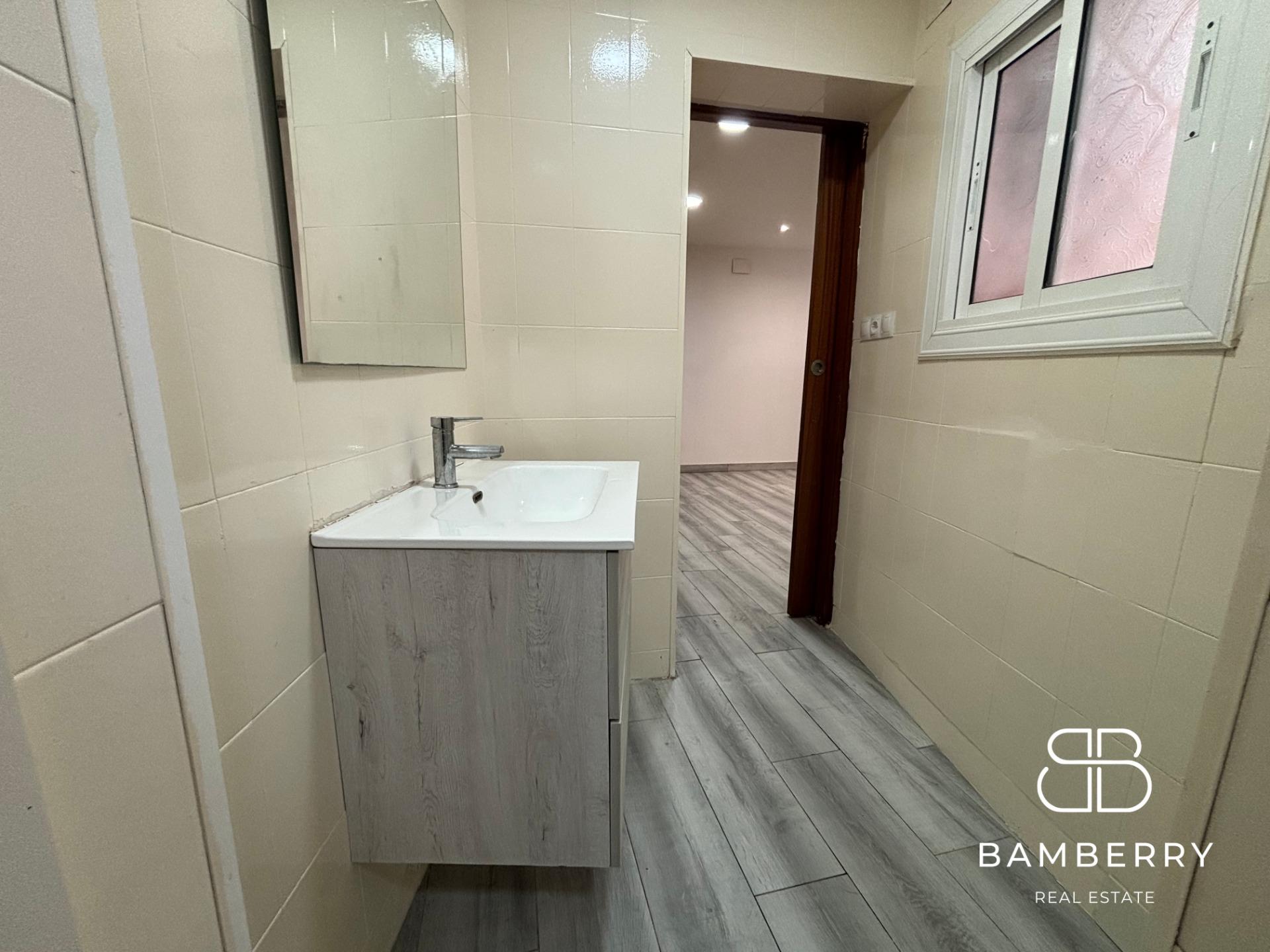 Planta baja con entrada independiente y terraza-44