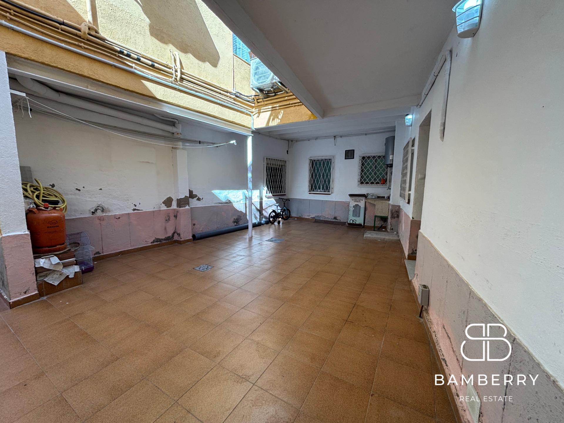 Planta baja con entrada independiente y terraza-48