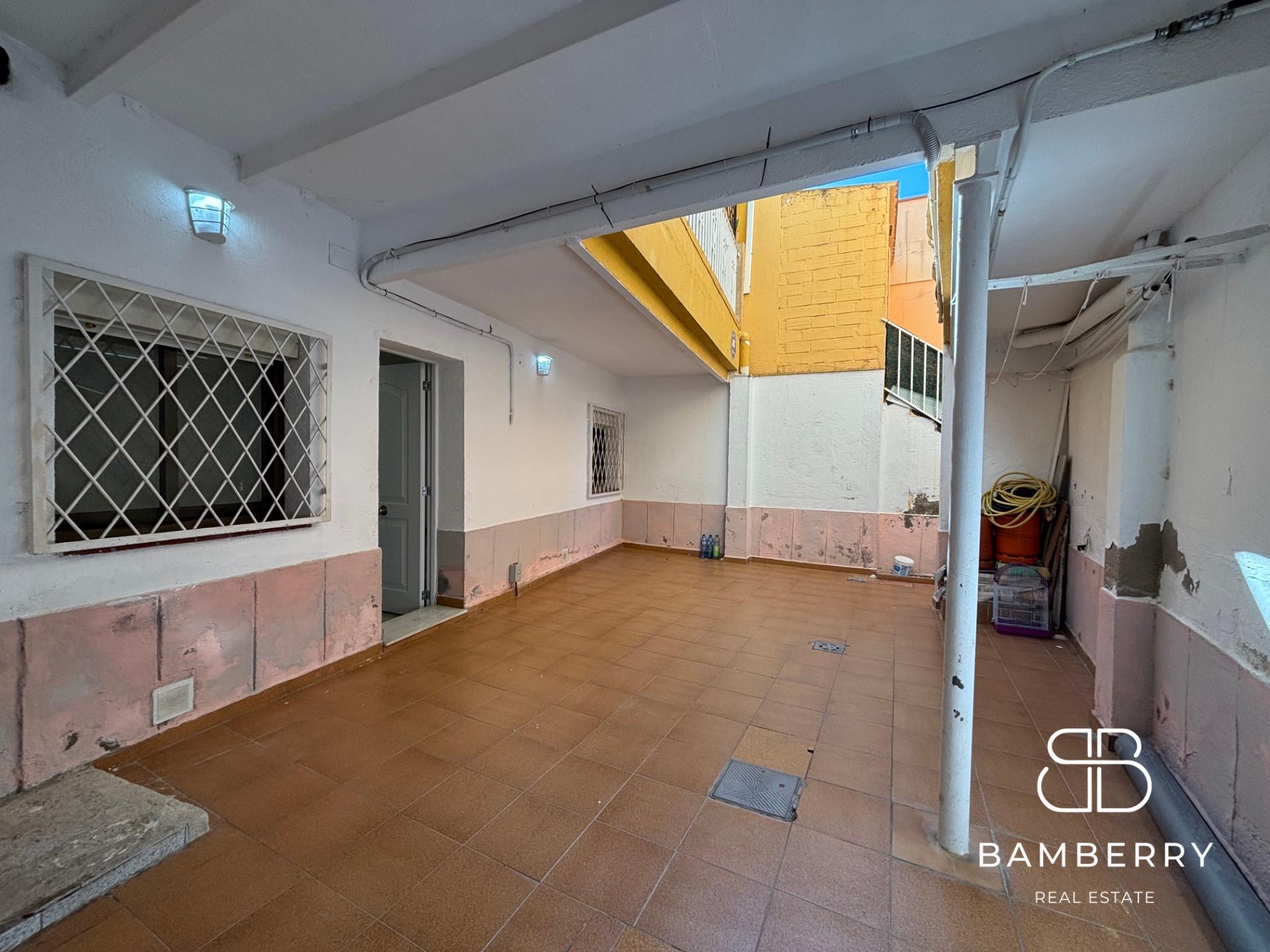 Planta baja con entrada independiente y terraza-50