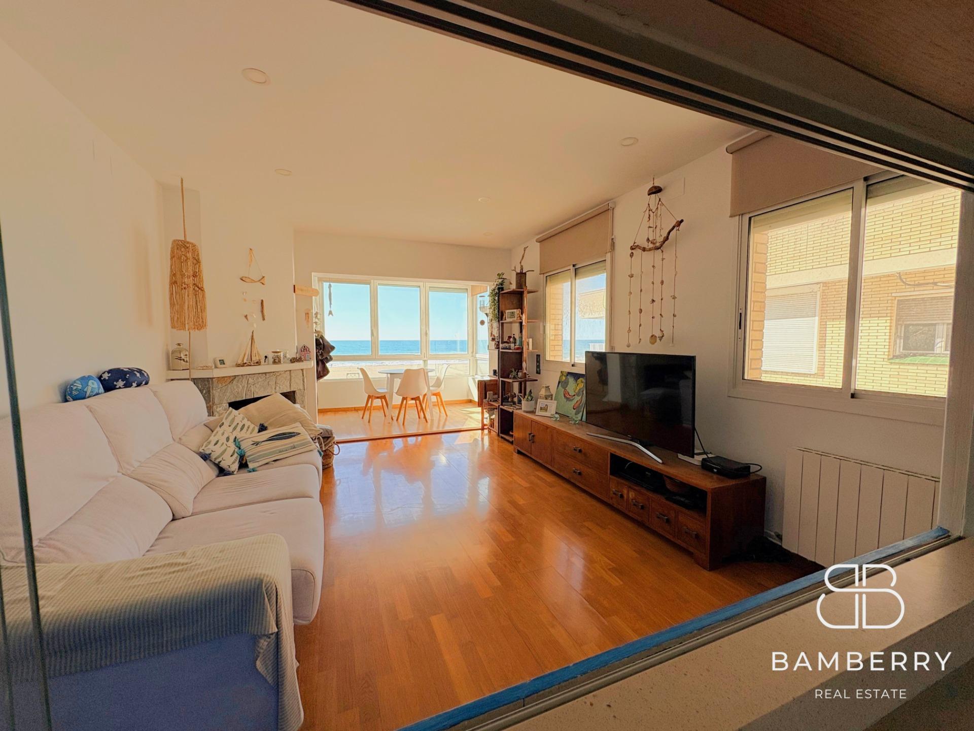 Exclusivo piso reformado en primera línea de mar con gran terraza privada-8