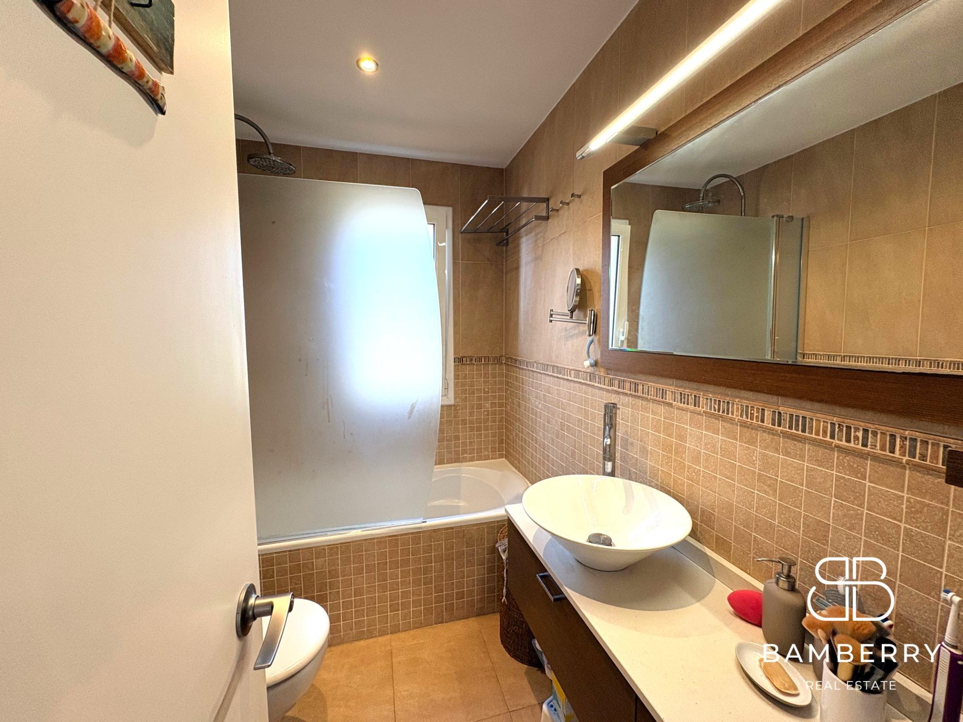 Exclusivo piso reformado en primera línea de mar con gran terraza privada-20
