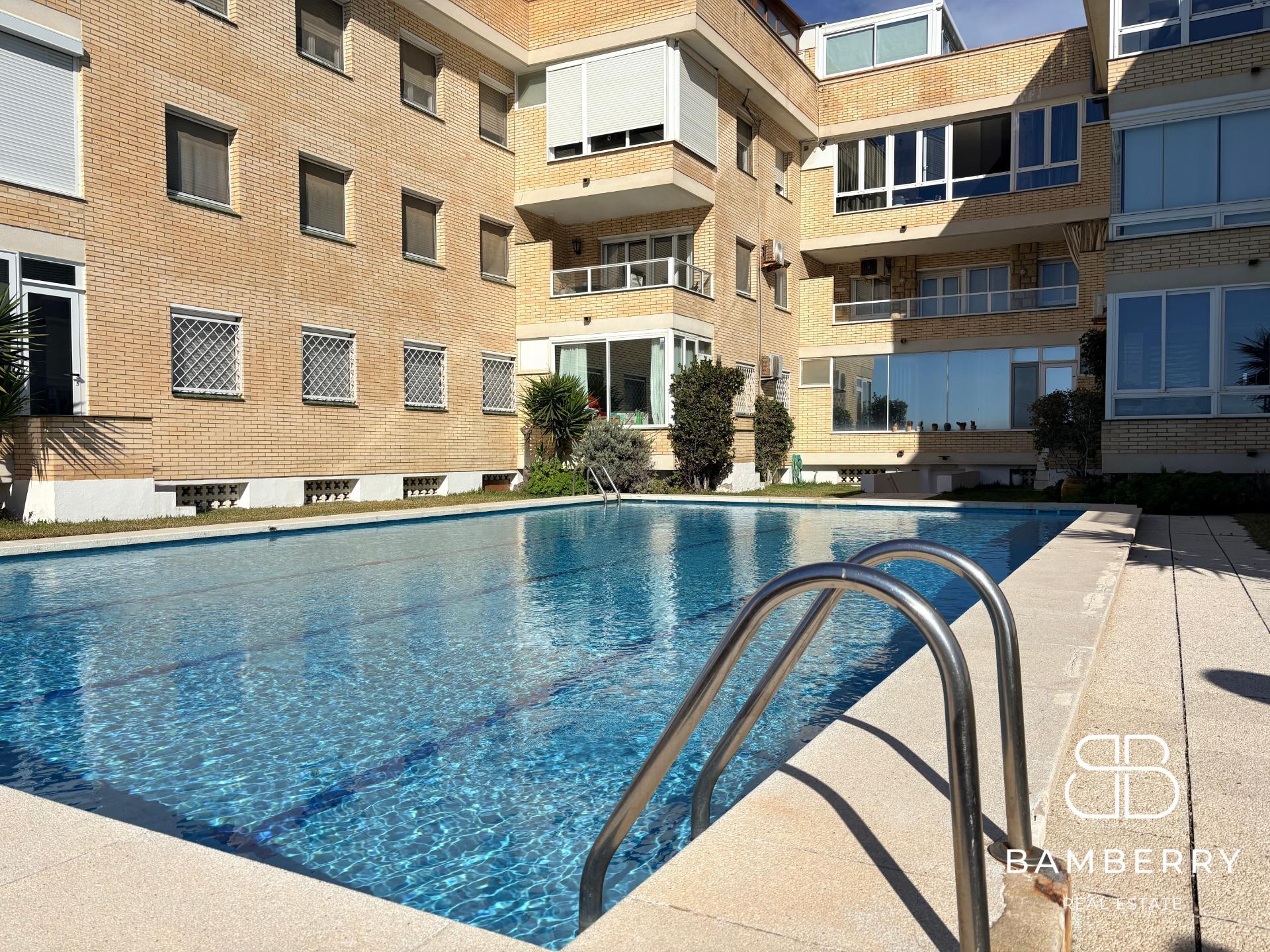 Exclusivo piso reformado en primera línea de mar con gran terraza privada-25