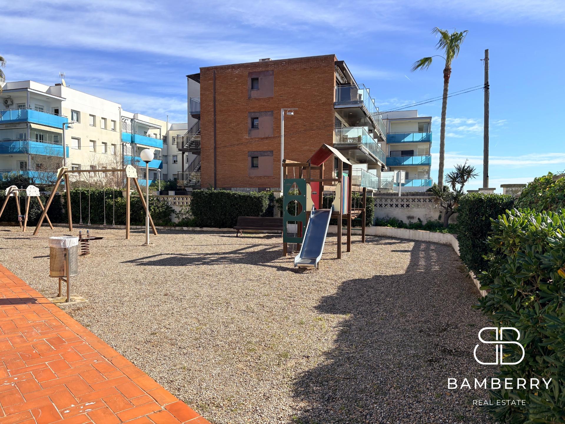 Exclusivo piso reformado en primera línea de mar con gran terraza privada-27
