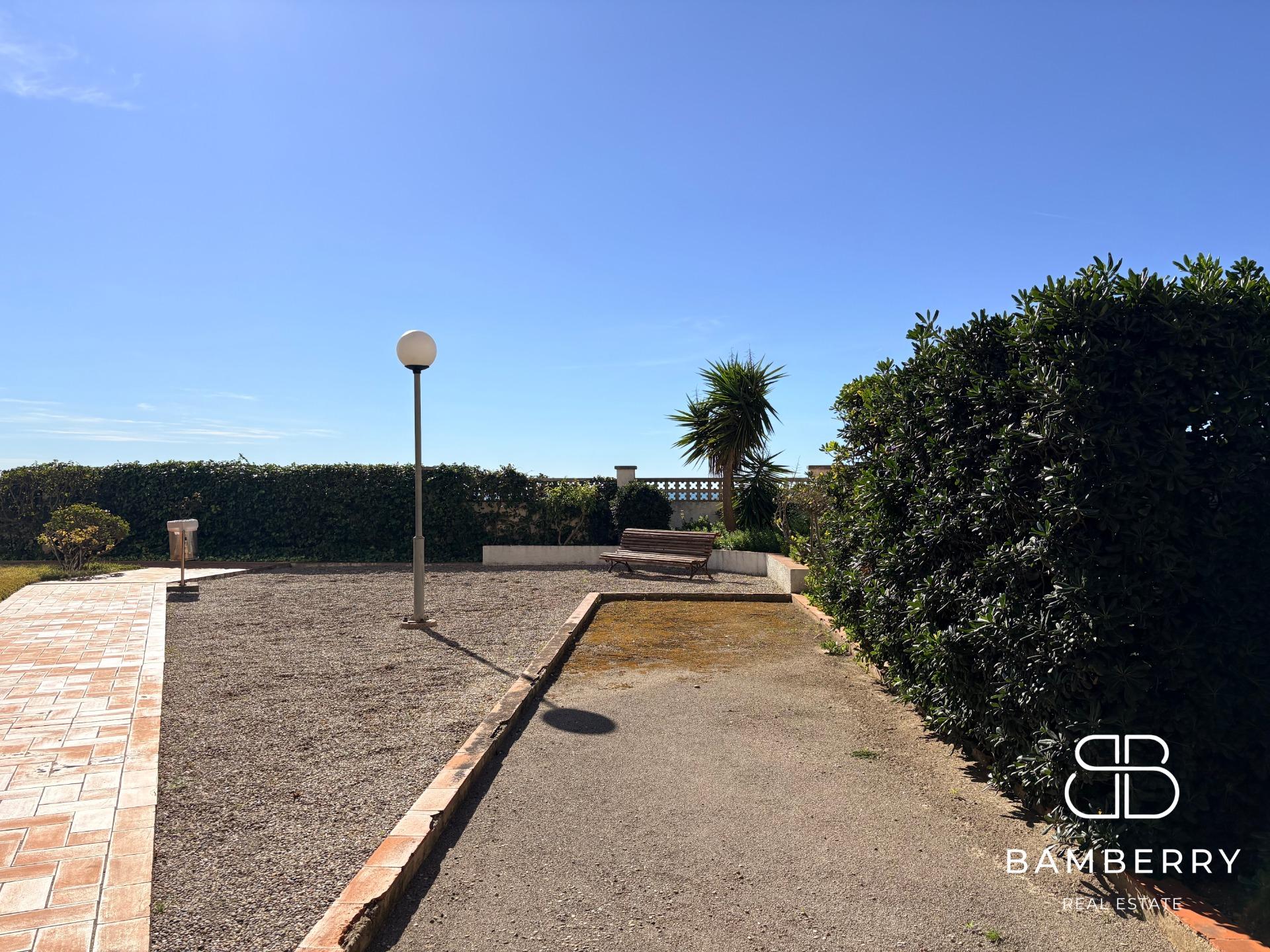 Exclusivo piso reformado en primera línea de mar con gran terraza privada-29