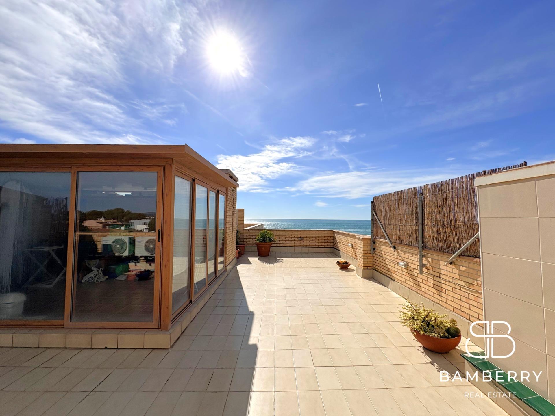 Exclusivo piso reformado en primera línea de mar con gran terraza privada-34