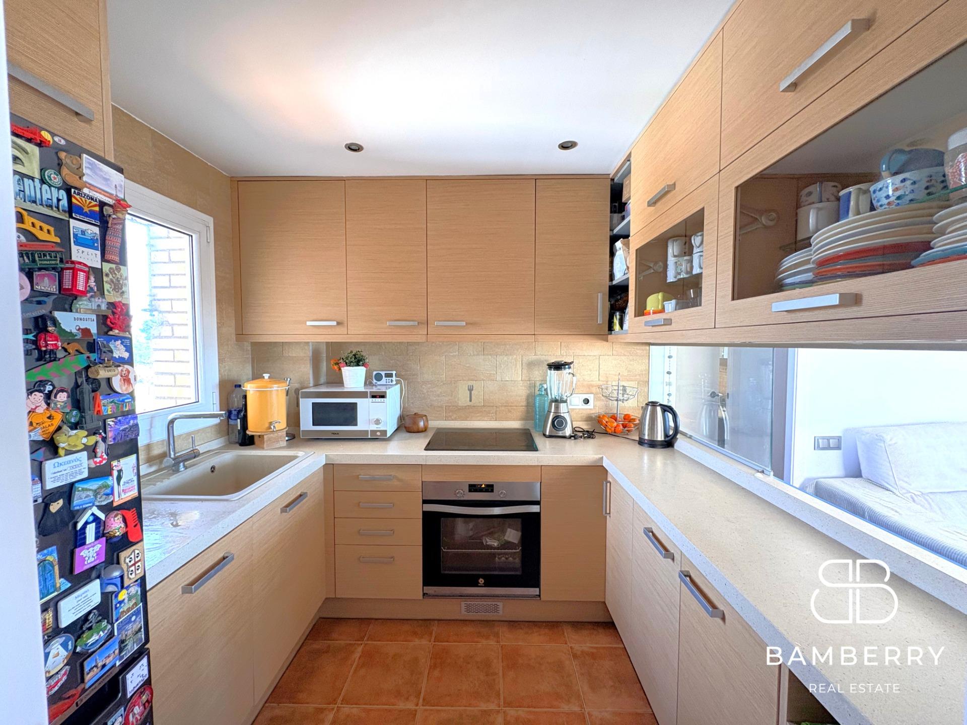 Exclusivo piso reformado en primera línea de mar con gran terraza privada-5