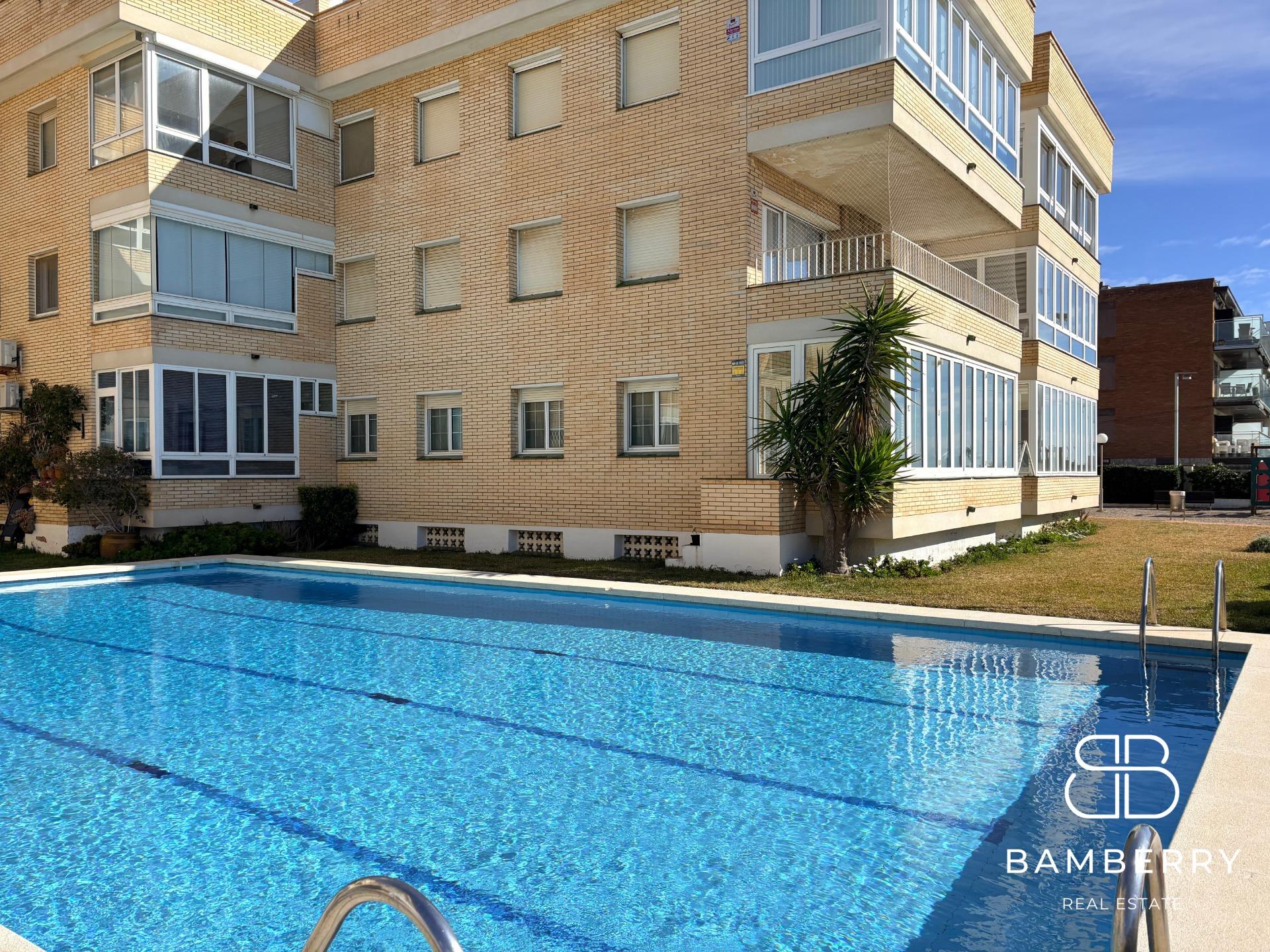 Exclusivo piso reformado en primera línea de mar con gran terraza privada-30