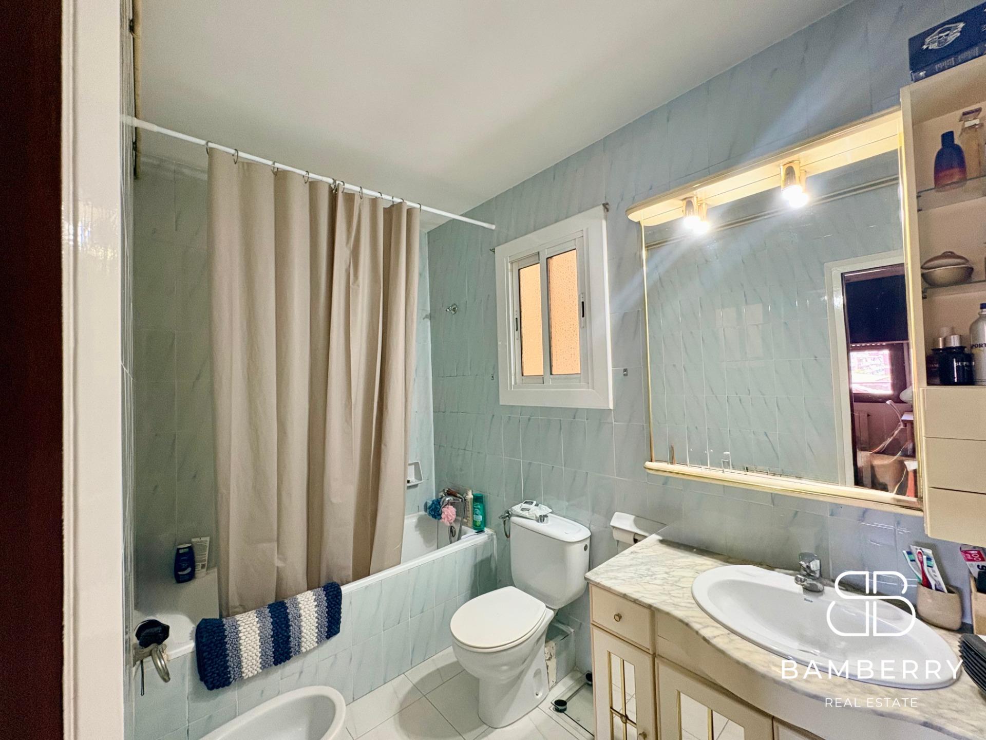 AMPLIA VIVIENDA DE 105 m² CON TERRAZA, 4 HABITACIONES EN EL CENTRO DE EL PRAT DE LLOBREGAT-9