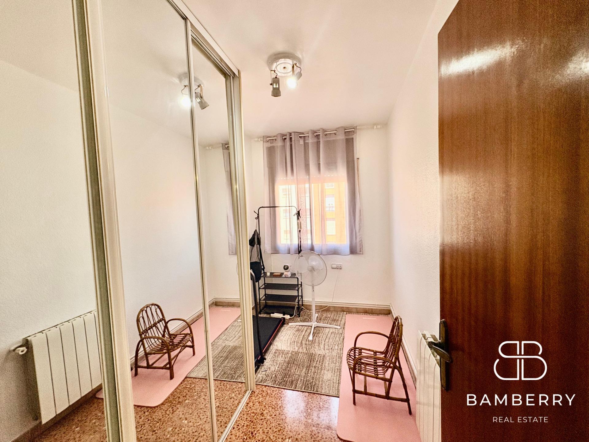 AMPLIA VIVIENDA DE 105 m² CON TERRAZA, 4 HABITACIONES EN EL CENTRO DE EL PRAT DE LLOBREGAT-16