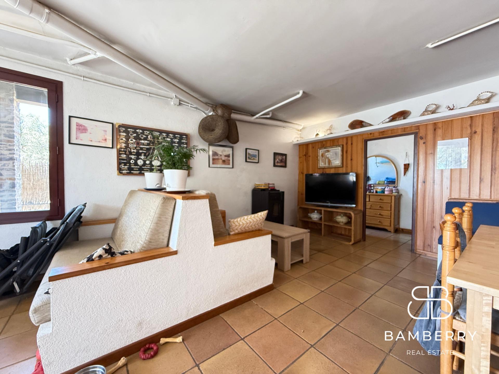 Casa adossada cantonera amb apartament independent a Cadaqués-7