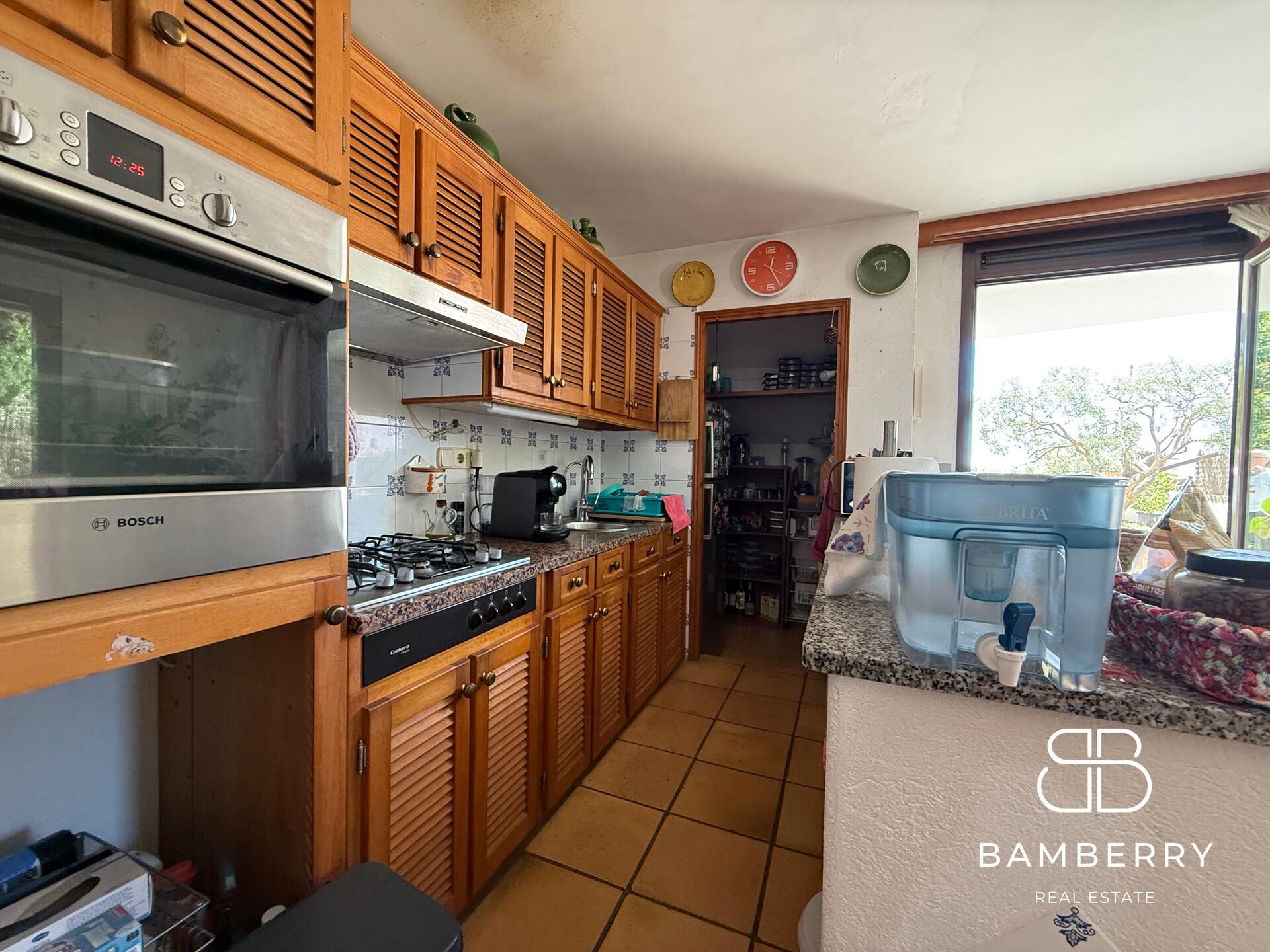 Casa adossada cantonera amb apartament independent a Cadaqués-8