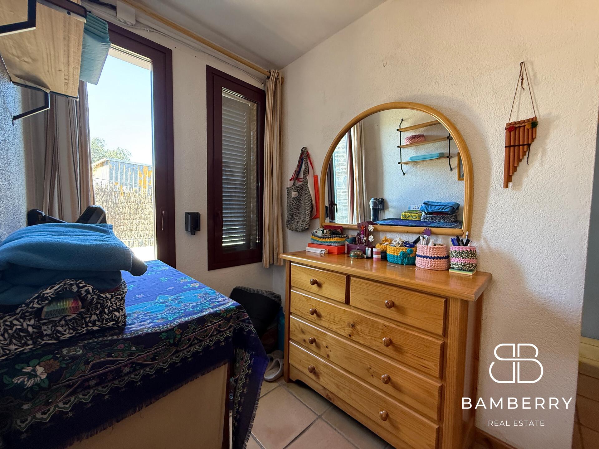 Casa adossada cantonera amb apartament independent a Cadaqués-9