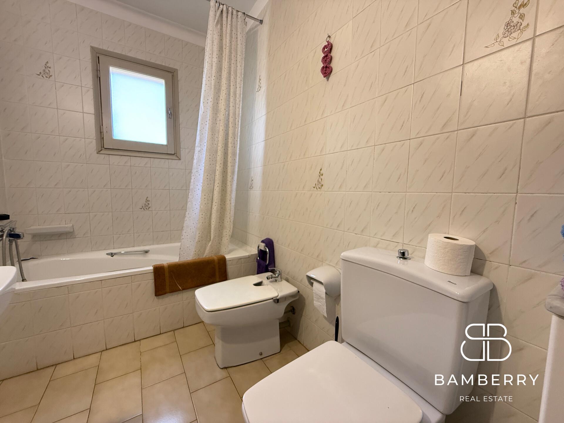 Casa adossada cantonera amb apartament independent a Cadaqués-17