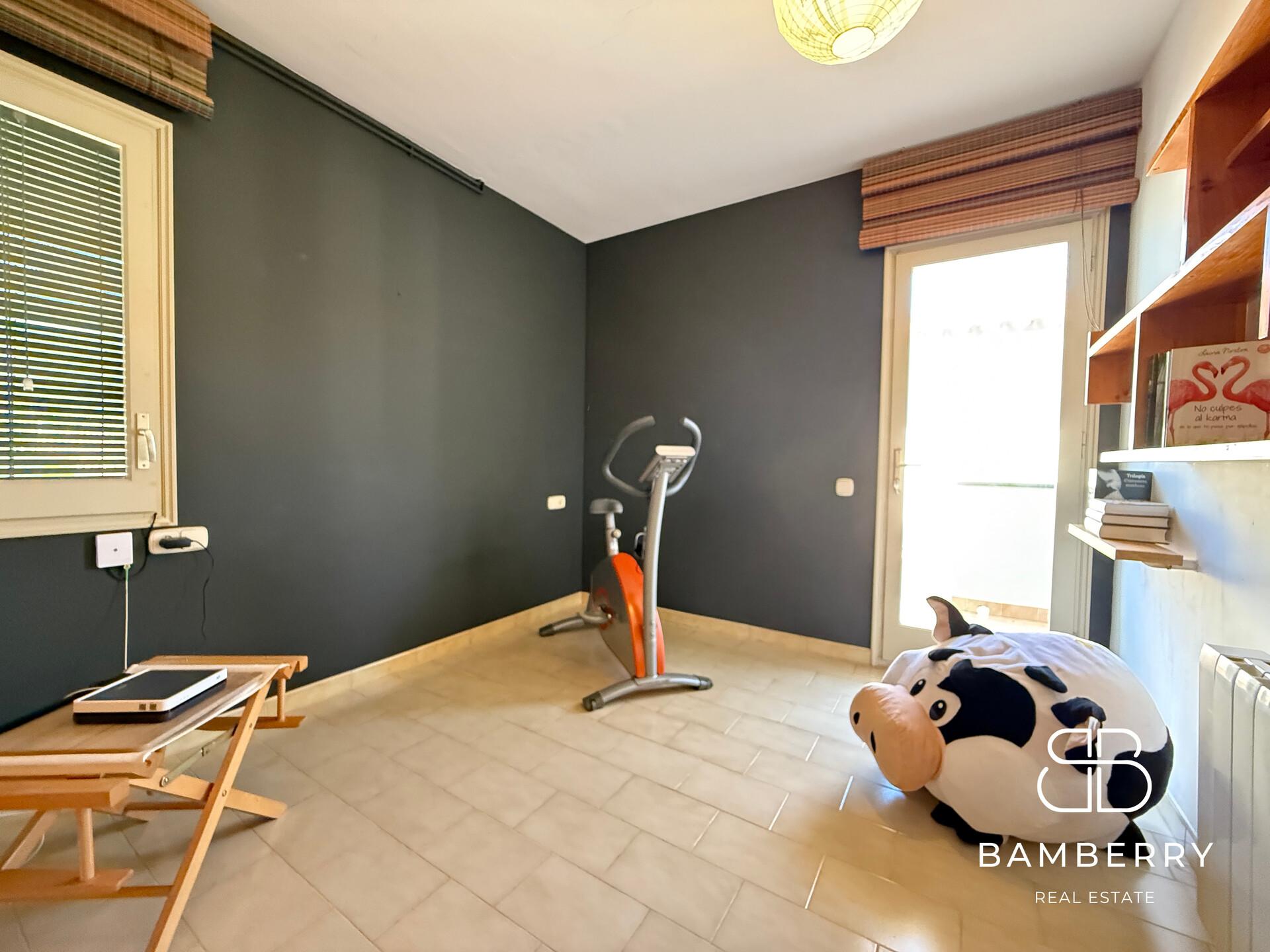 Casa adossada cantonera amb apartament independent a Cadaqués-22