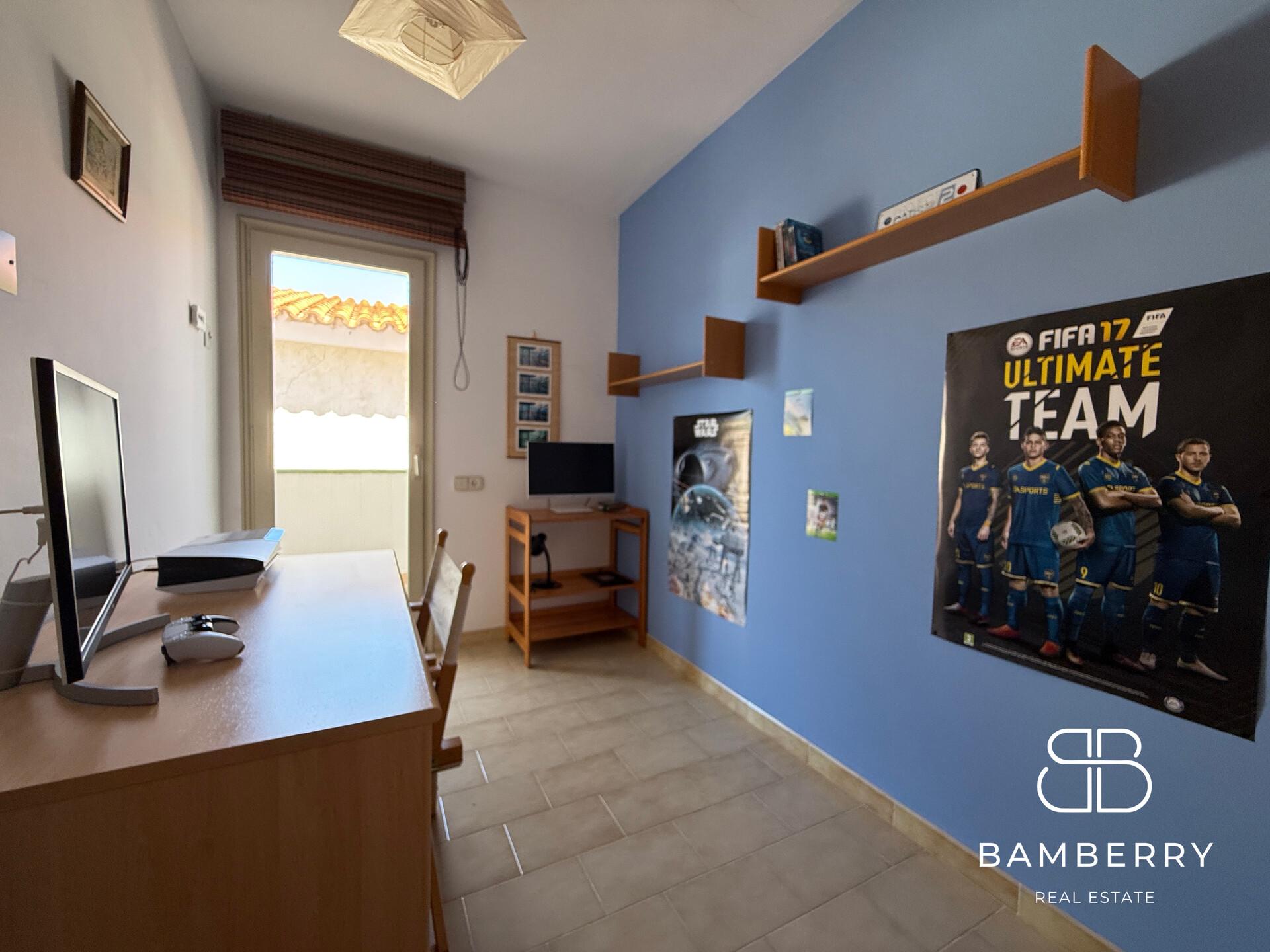 Casa adossada cantonera amb apartament independent a Cadaqués-26