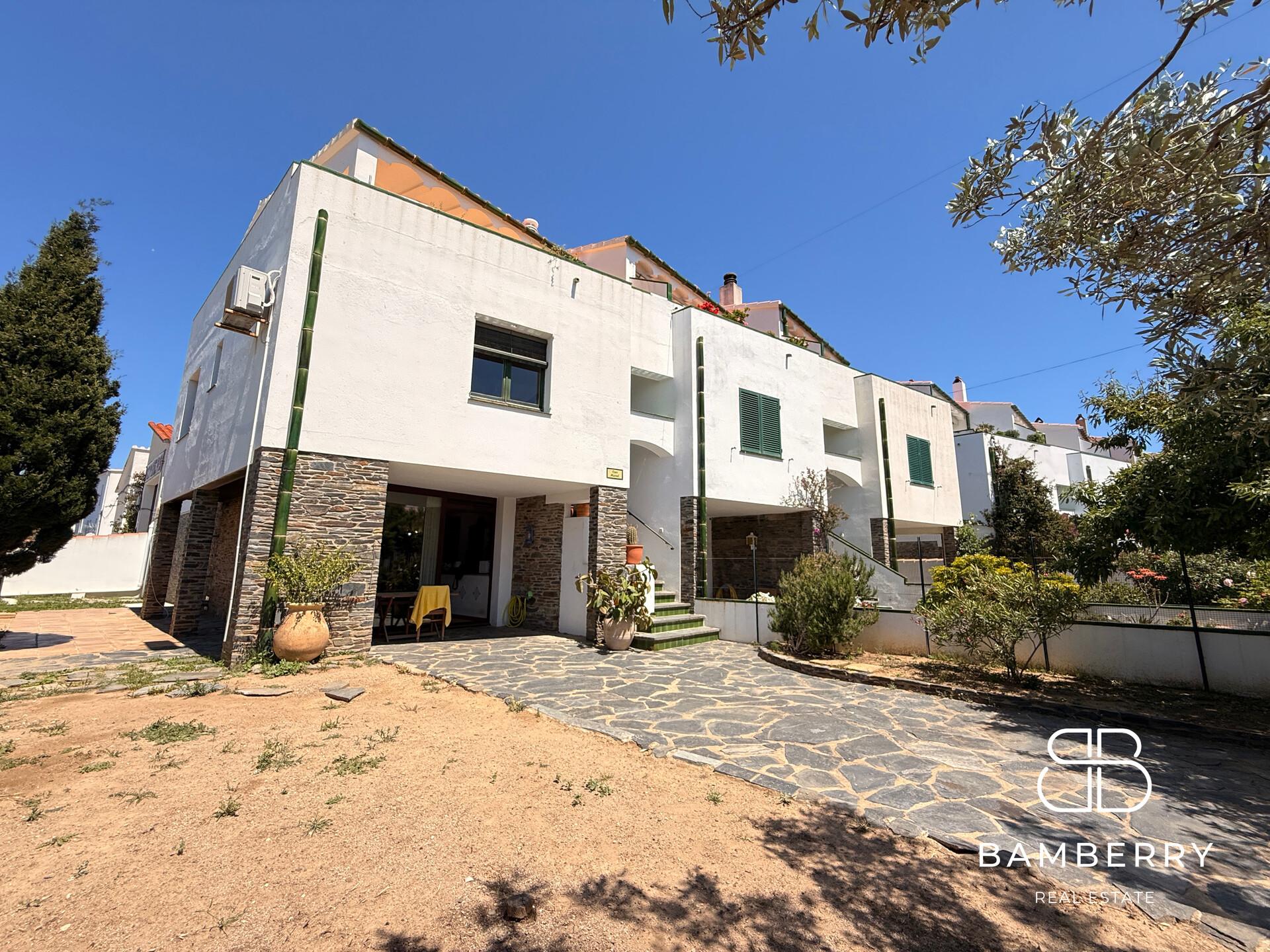 Casa adossada cantonera amb apartament independent a Cadaqués-43