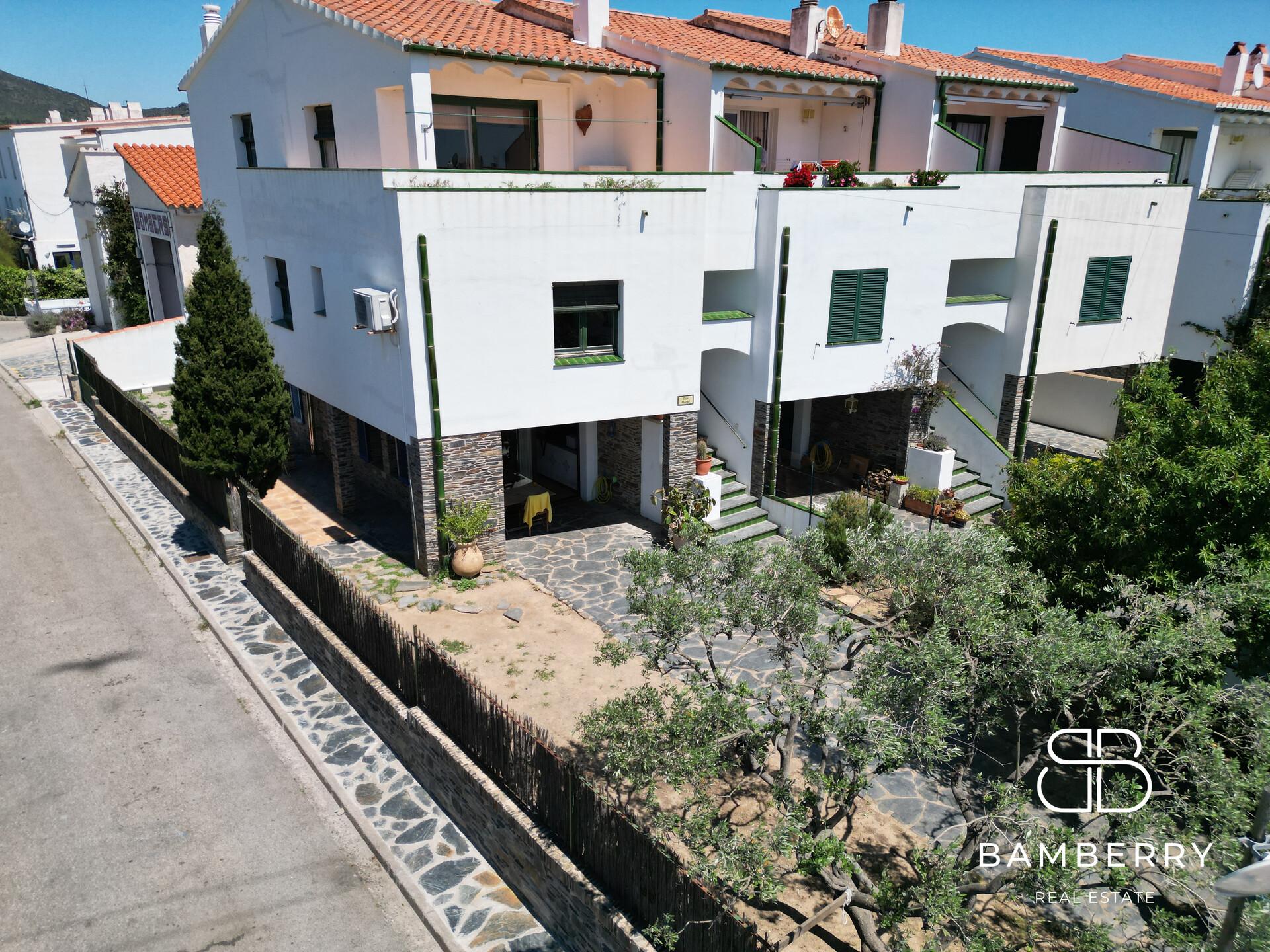 Casa adossada cantonera amb apartament independent a Cadaqués-45