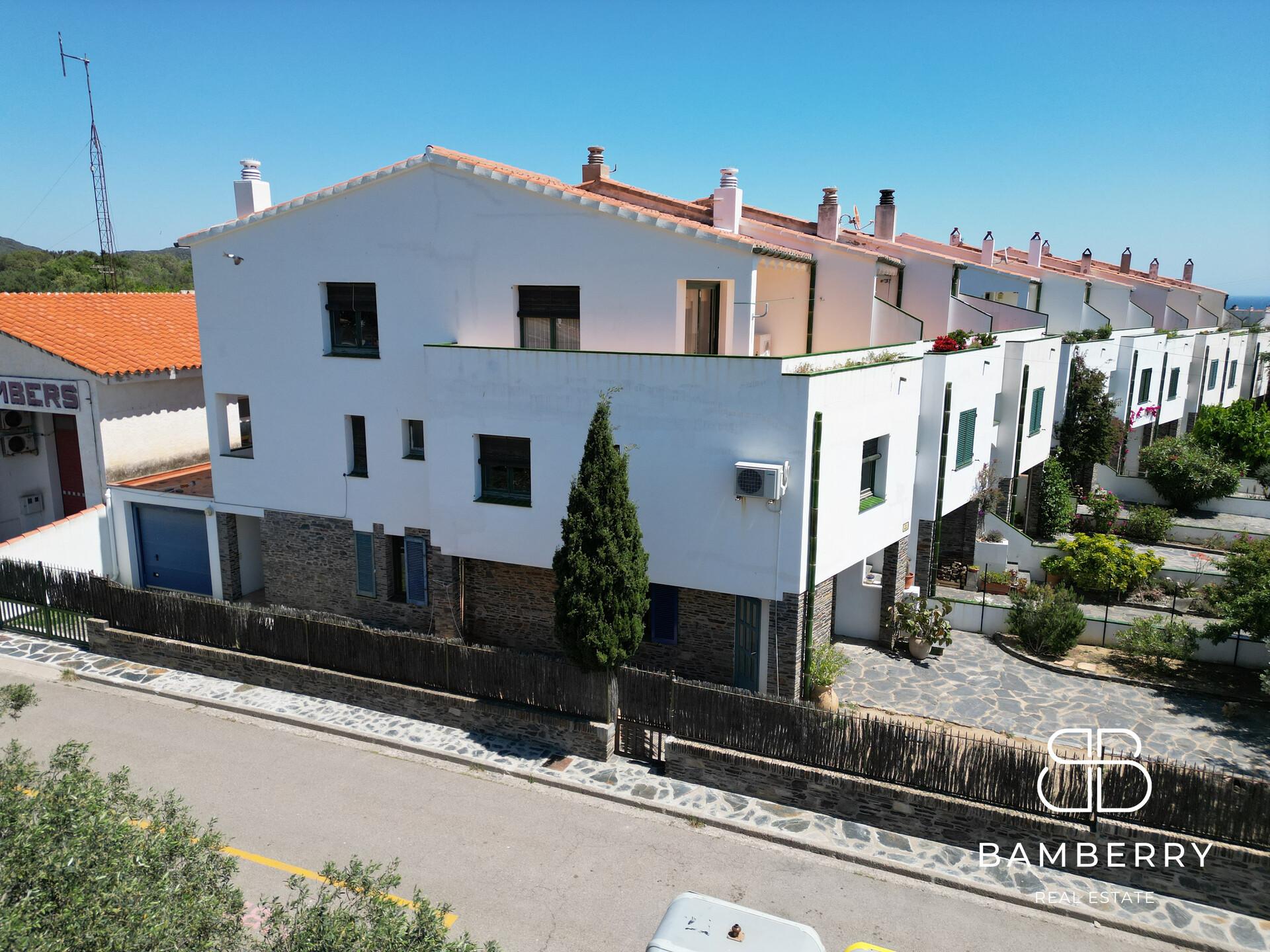 Casa adossada cantonera amb apartament independent a Cadaqués-46
