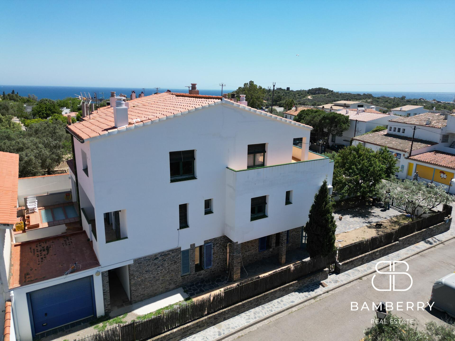 Casa adossada cantonera amb apartament independent a Cadaqués-47