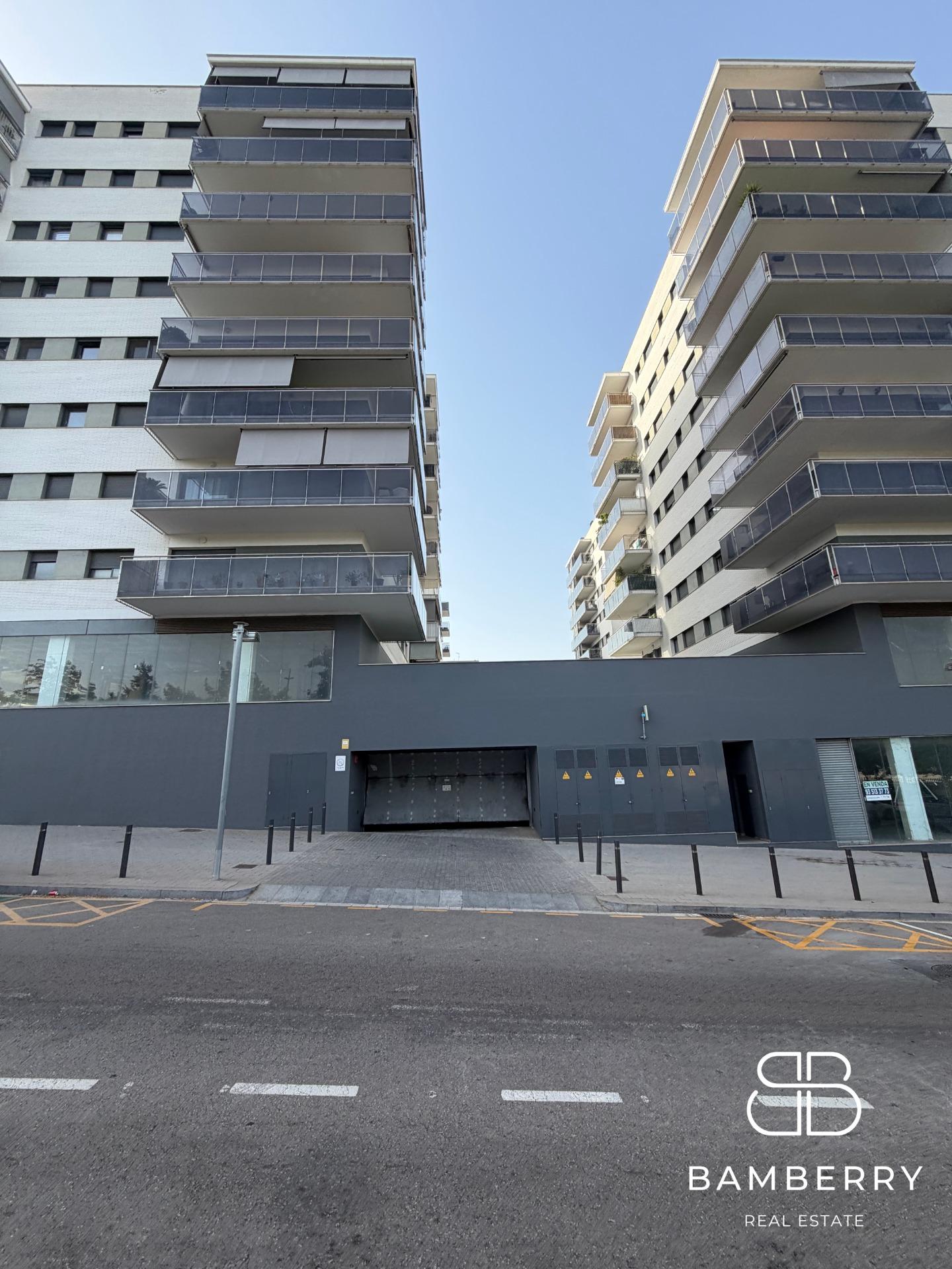 Plaça d'aparcament al centre de Sant Joan Despí-1