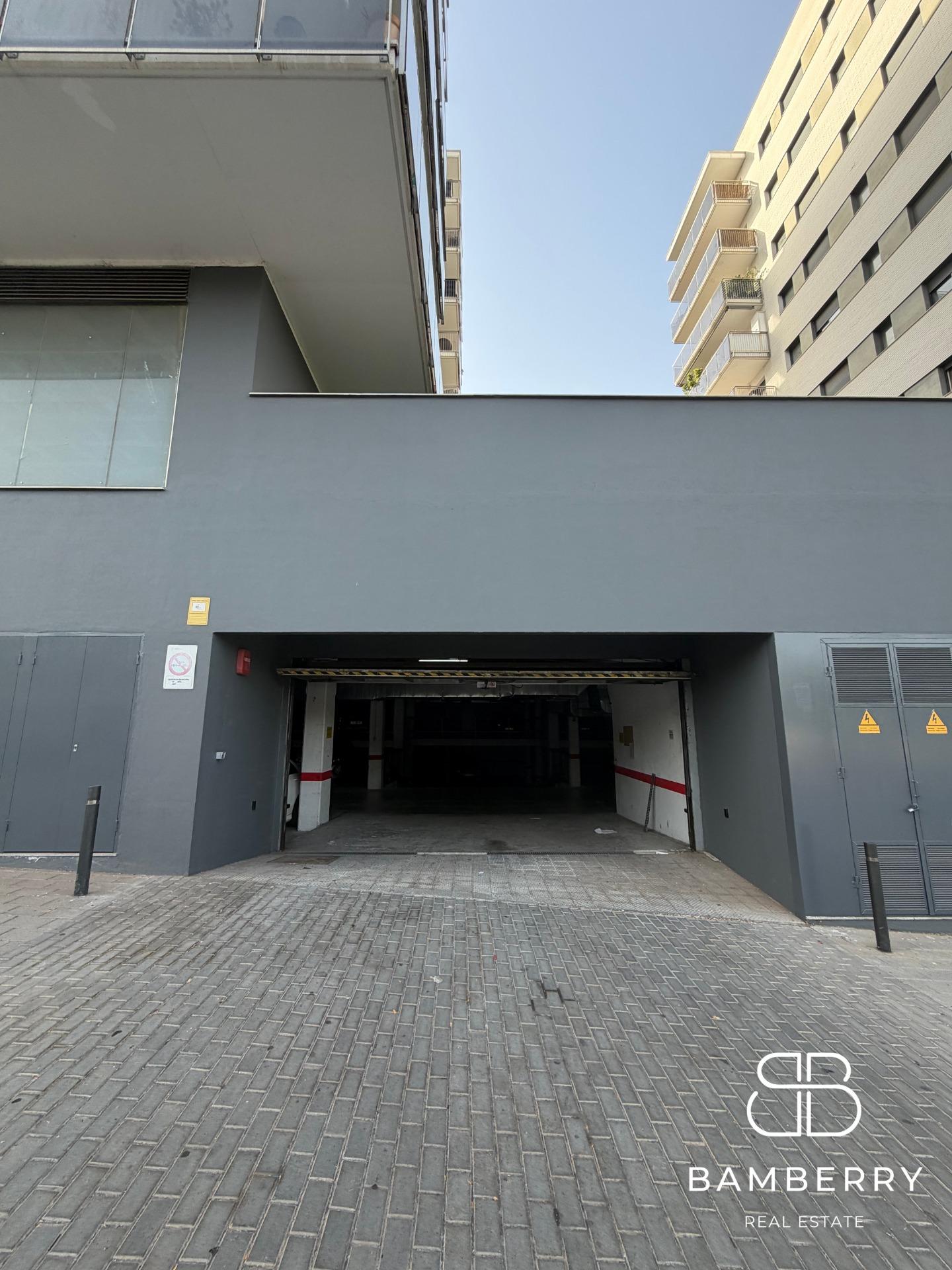 Plaça d'aparcament al centre de Sant Joan Despí-2