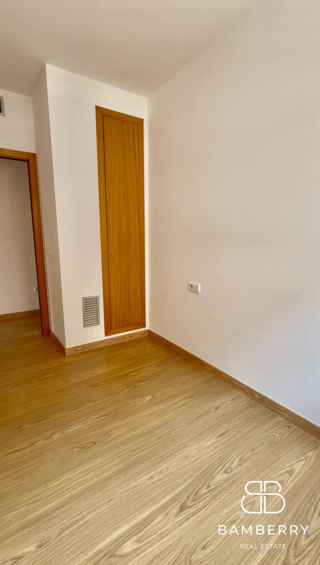 Pis amb un espectacular pati privat de 68 m² al centre de Castelldefels-15