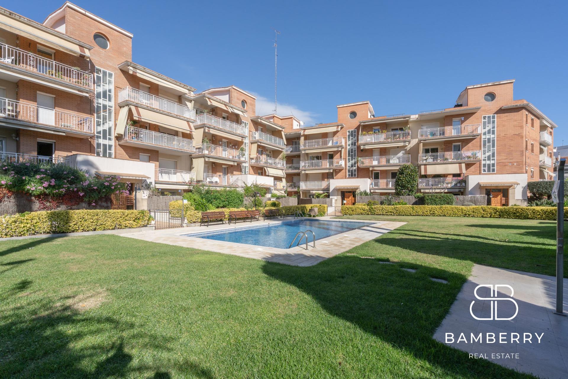 Fantástico piso exterior con terraza, piscina y dos plazas de parking en Sant Pol de Mar-46
