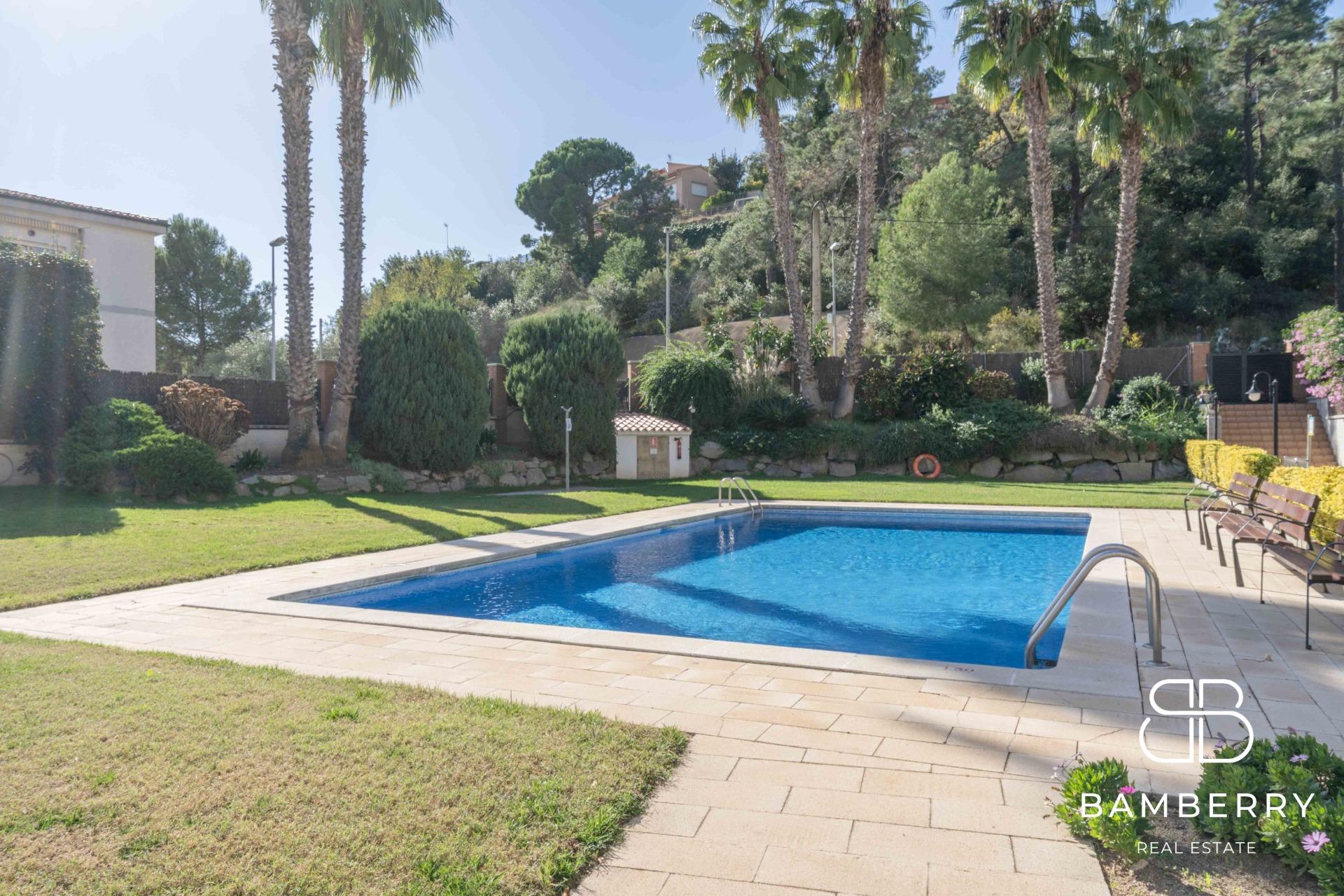 Fantástico piso exterior con terraza, piscina y dos plazas de parking en Sant Pol de Mar-32