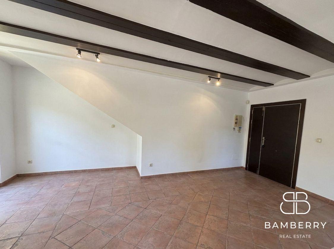 CASA CON JARDÍN Y DOS PLANTAS EN PARCELA DE 241 m²-4