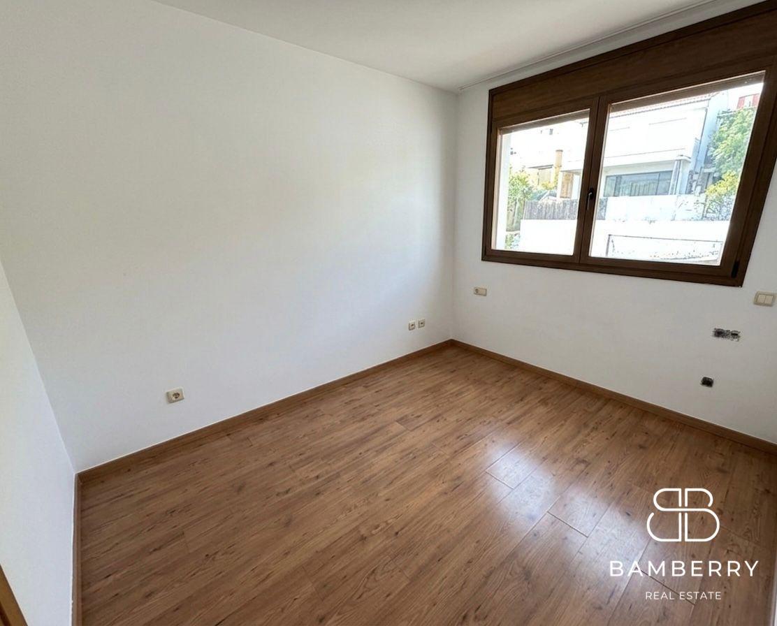 CASA CON JARDÍN Y DOS PLANTAS EN PARCELA DE 241 m²-11