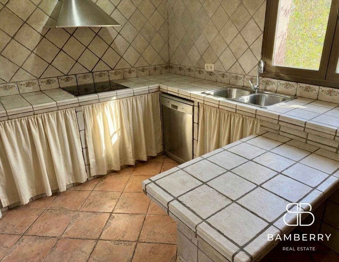 CASA CON JARDÍN Y DOS PLANTAS EN PARCELA DE 241 m²-18