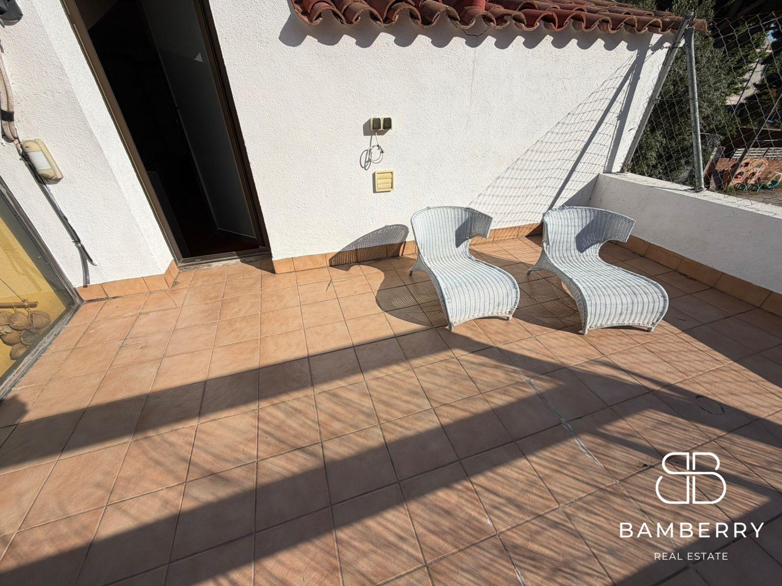 CASA CON JARDÍN Y DOS PLANTAS EN PARCELA DE 241 m²-23