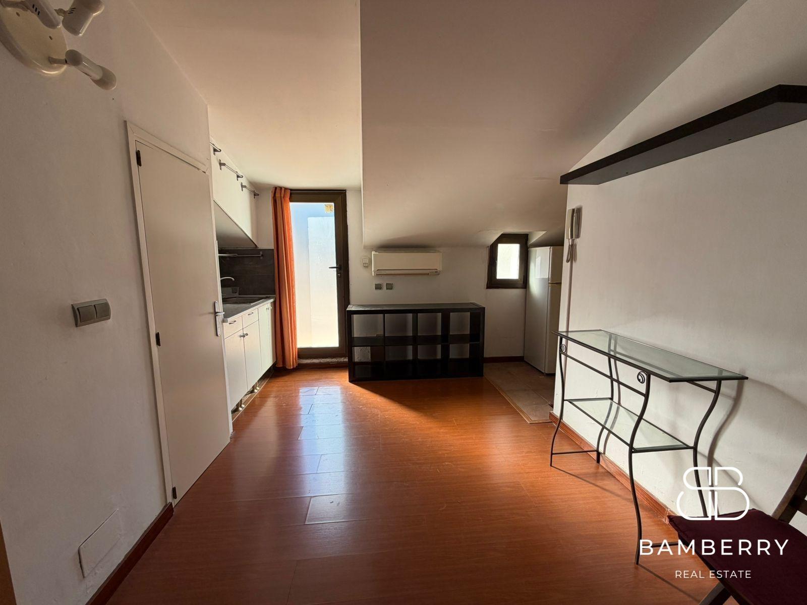 CASA CON JARDÍN Y DOS PLANTAS EN PARCELA DE 241 m²-24