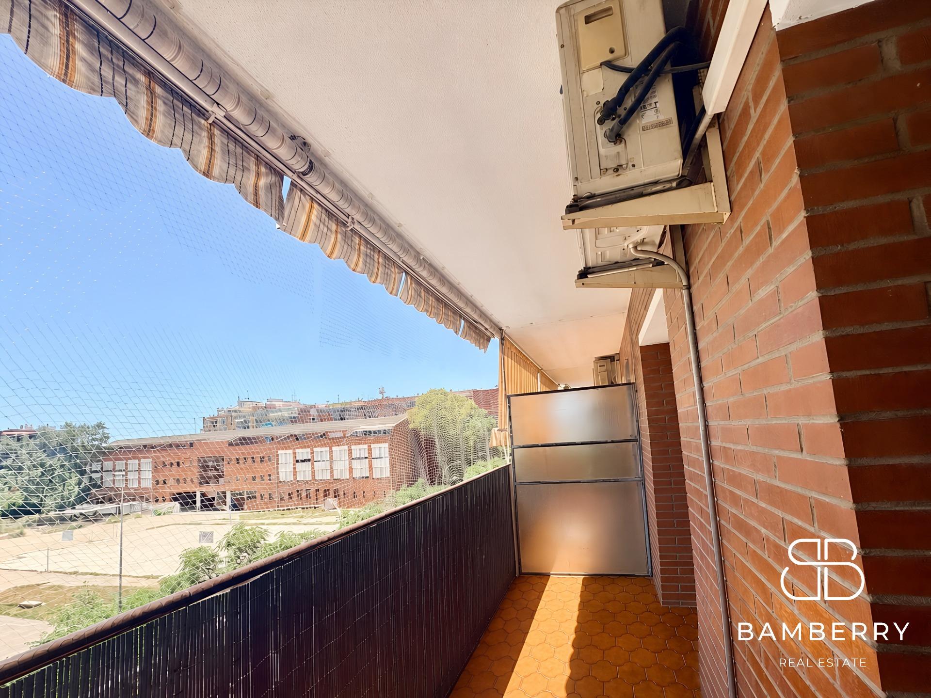 SPACIOUS 105 m² APARTMENT WITH TERRACE, 4 BEDROOMS IN THE HEART OF EL PRAT DE LLOBREGAT-8