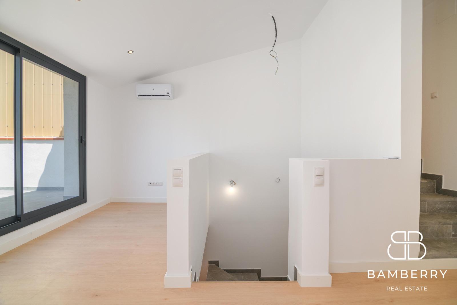 NEWLY BUILT DUPLEX PENTHOUSE WITH 2 TERRACES AND DIRECT LIFT ACCESS-52