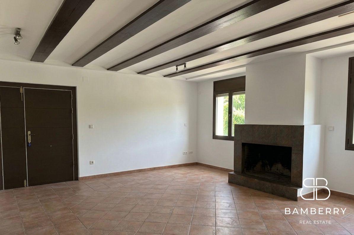 HOUSE WITH GARDEN AND TWO FLOORS ON A 241 m² PLOT-3