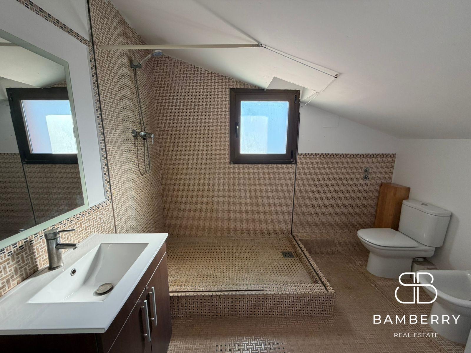 HOUSE WITH GARDEN AND TWO FLOORS ON A 241 m² PLOT-15